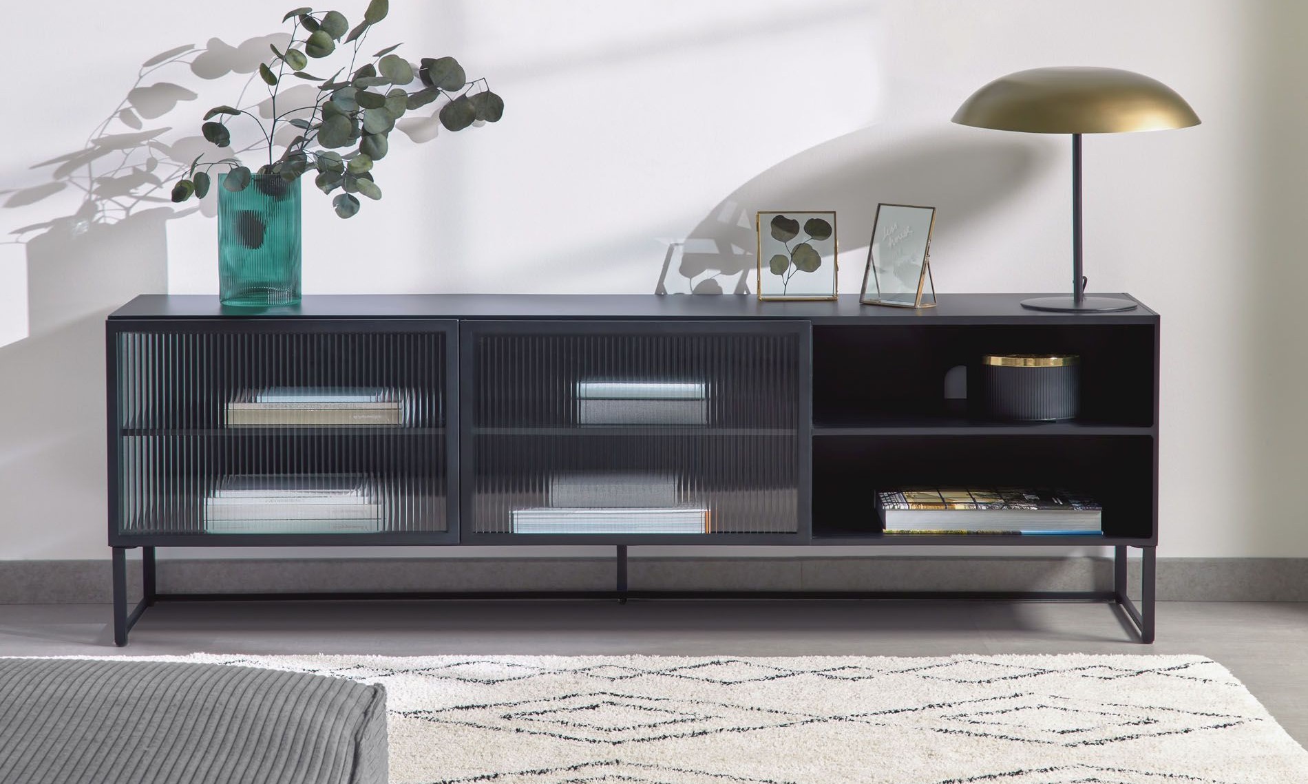 Meuble TV noir design : sélection de 20 modèles tendance en 2024