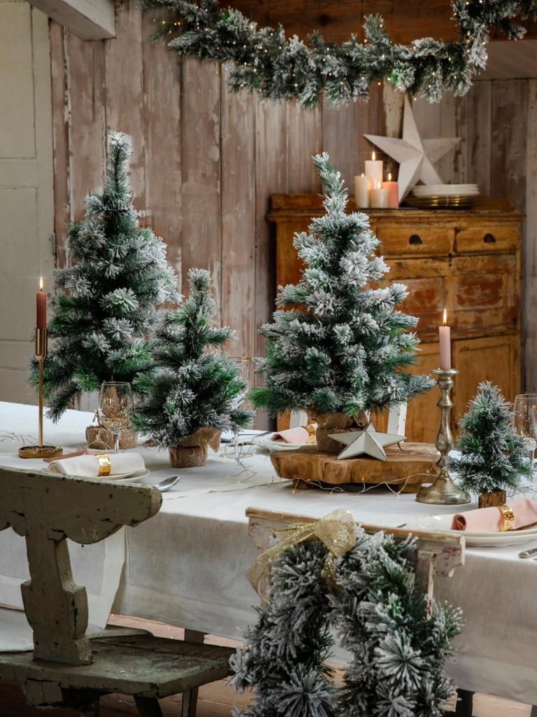 petit-sapin-noel-table-enneige