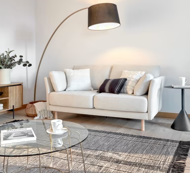 30 petits canapés 2 places et banquettes pour petit salon et espaces