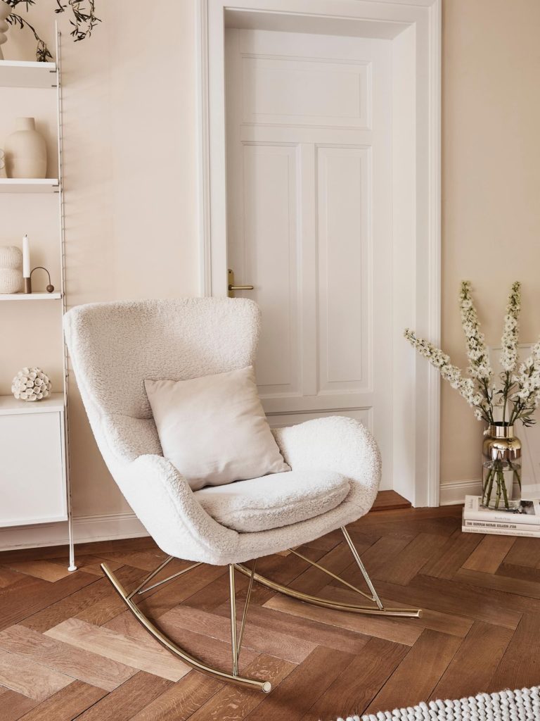 fauteuil-bascule-laine-bouclee