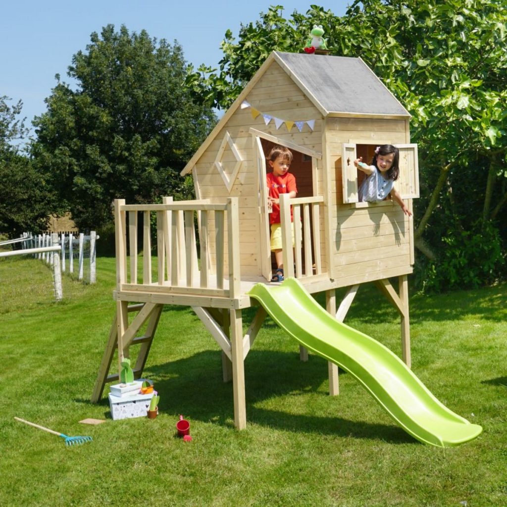 cabane-jardin-bois-pilotis-toboggan