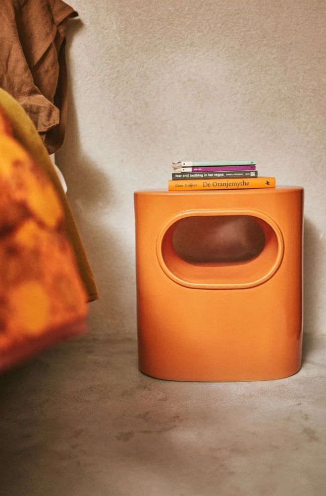 table-retro-annees-70-orange