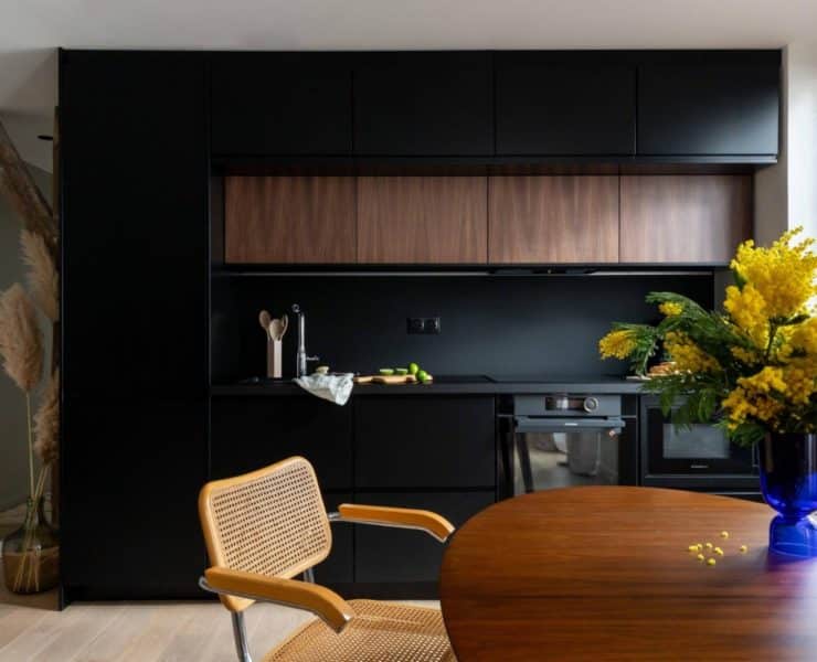cuisine-noir-bois-plum