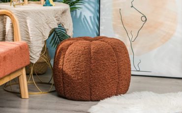 chaises-poufs-bouclettes-terracotta