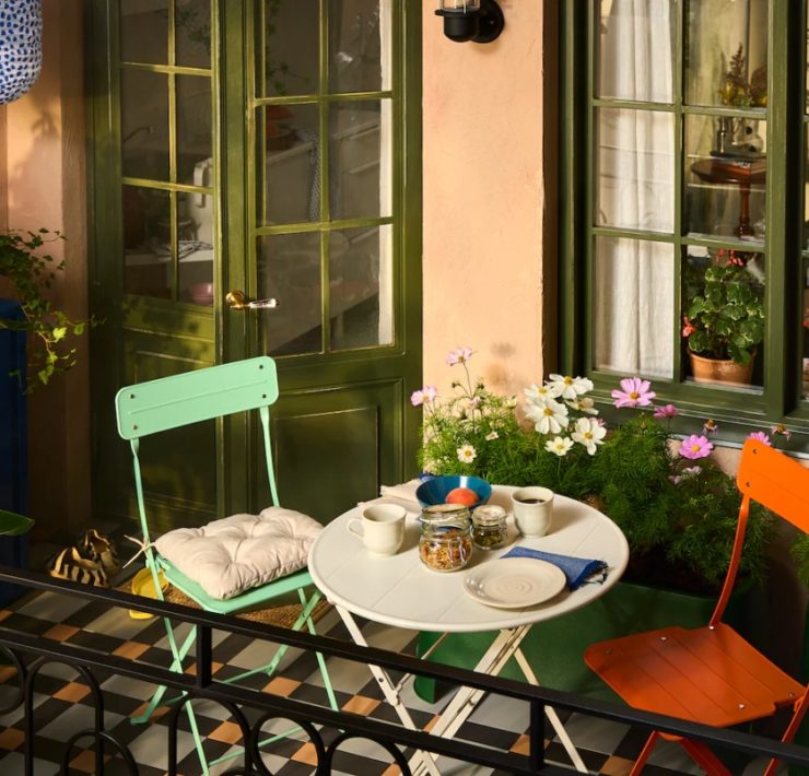 table-chaises-metal-colore-ikea