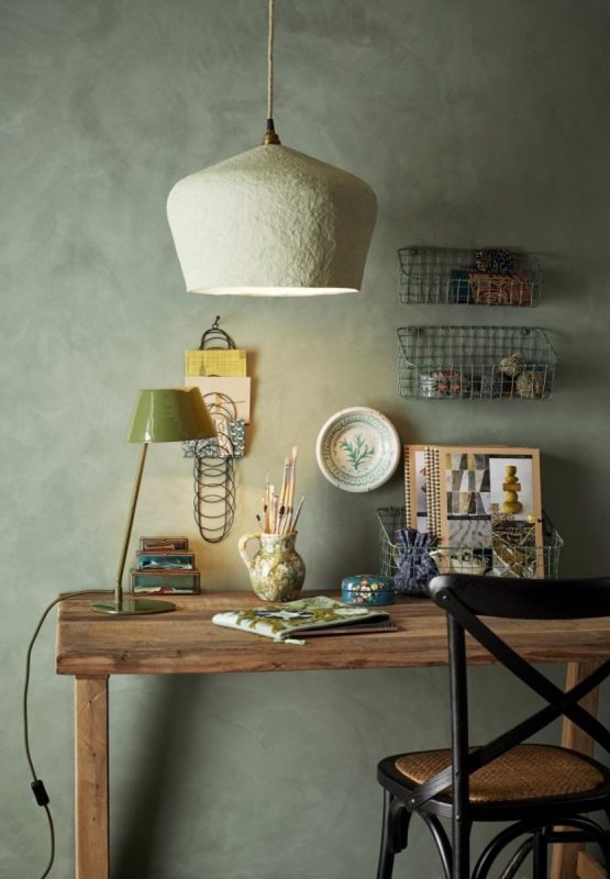 etagere-grillage-mur-coloree
