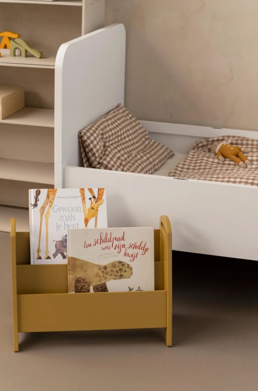 bibliotheque-jaune-enfant