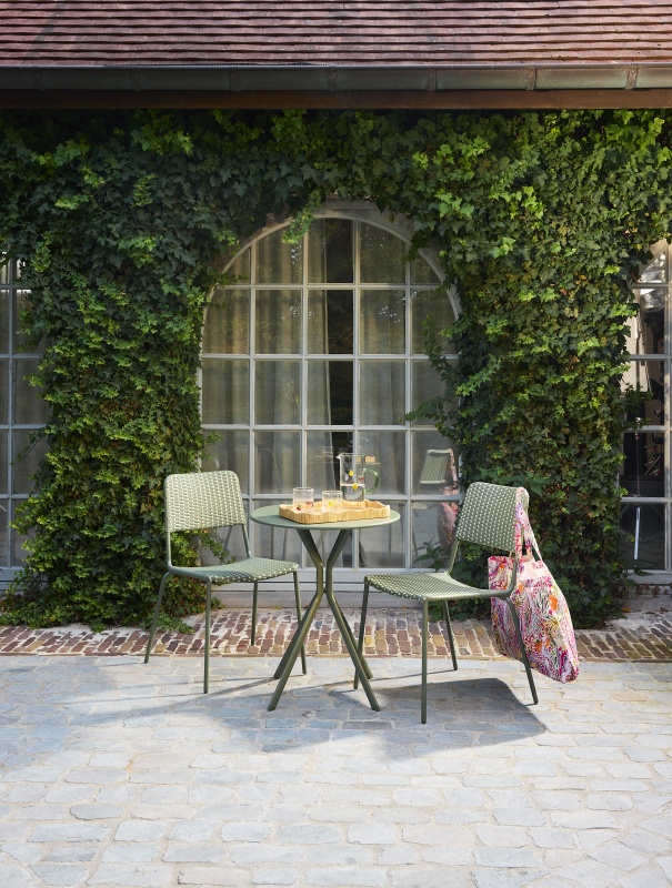 table-salon-jardin-vert-maisons-monde