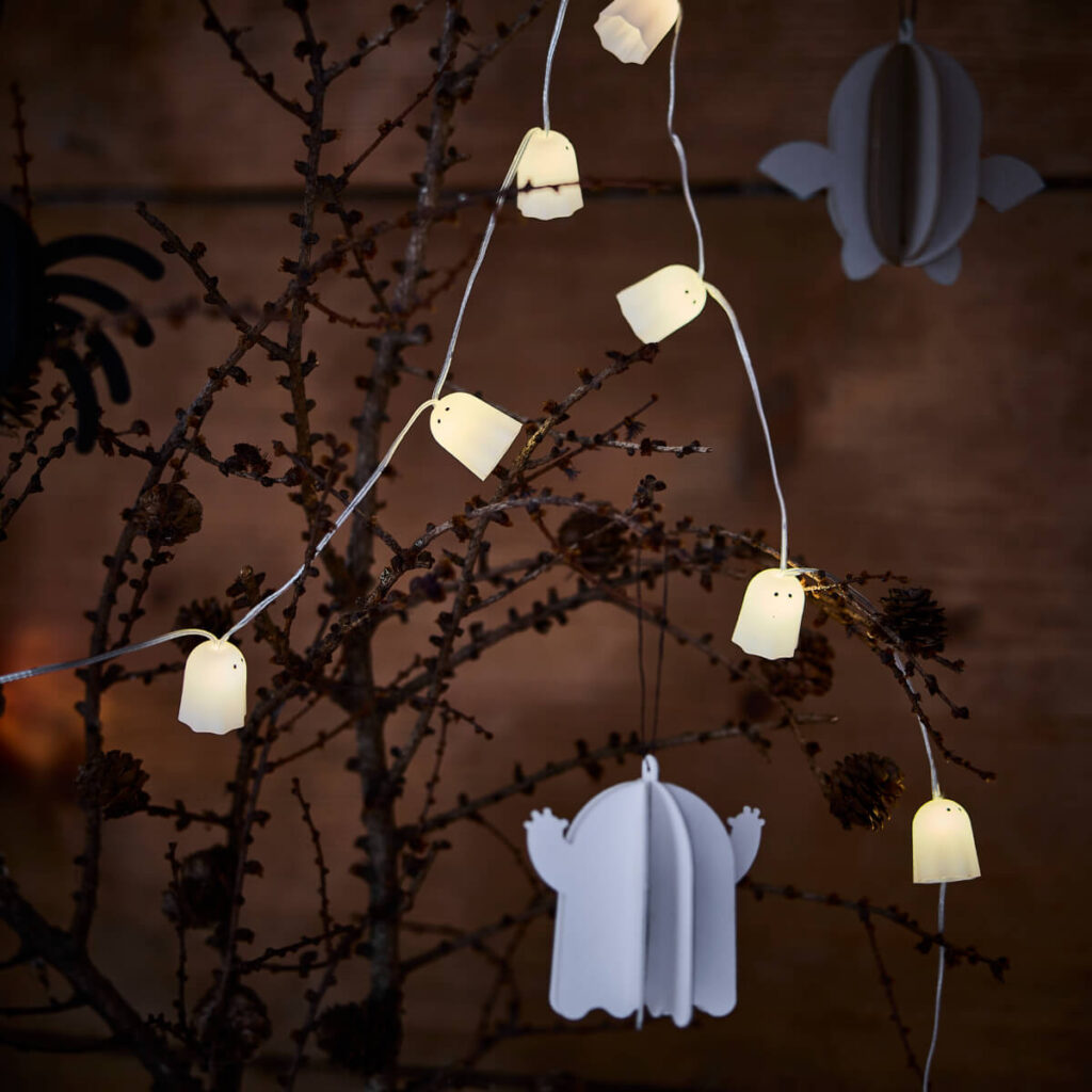 ikea-guirlande-fantomes